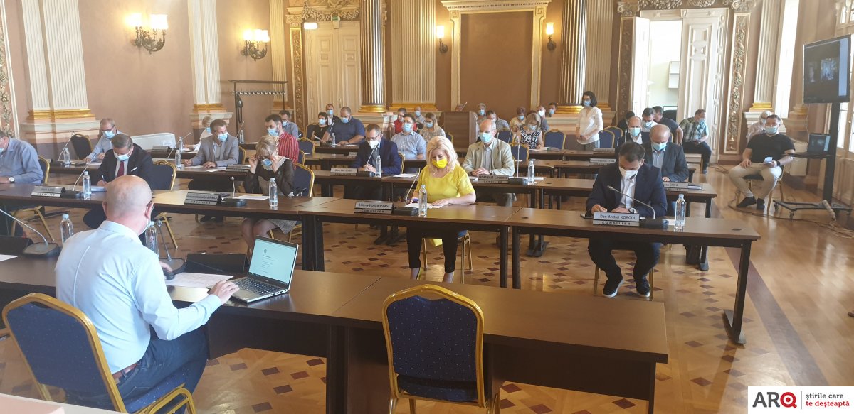 O şedinţă CLM care se anunţa fără prea multe controverse... şi totuşi: un proiect retras, intervenţii la o propunere deja votată şi amendamente formulate pe loc