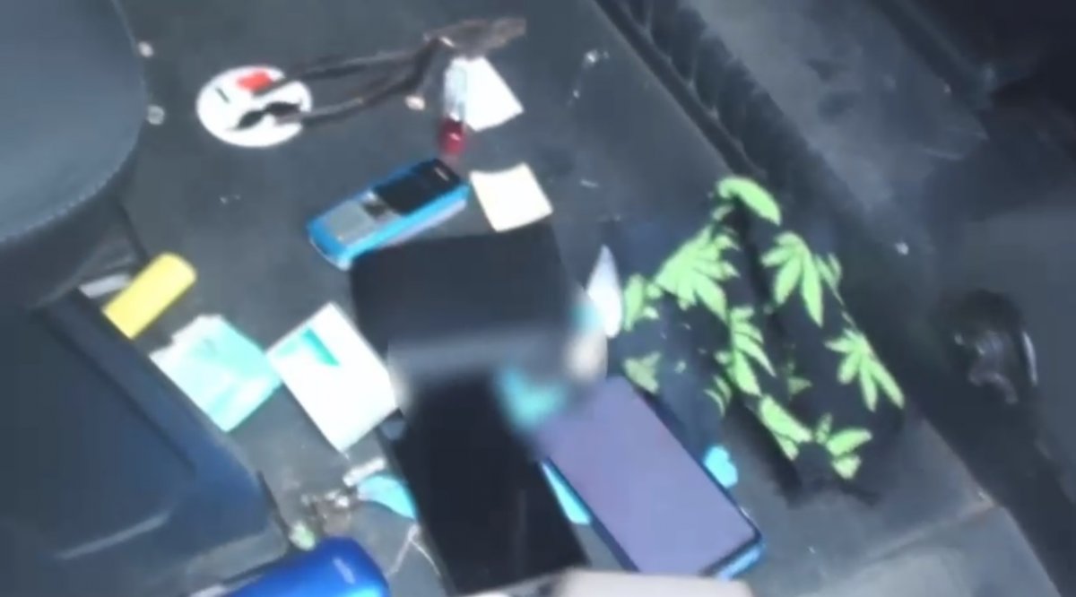 A venit vara, au început furturile pe ștrand: un arădean a „găsit” întâmplător două telefoane pe care și le-a însușit (VIDEO)