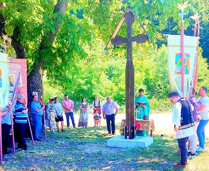 Rugăciuni la Troița satului din Parohia Ortodoxă Conop