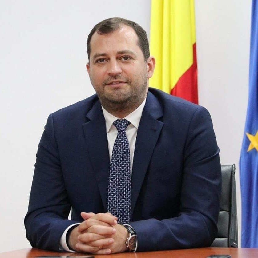 Răzvan Cadar susţine că lucrările de întreţinere a drumurilor judeţene continuă în ritm alert