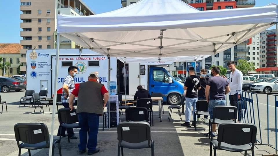 Caravana mobilă a ajuns pe strada Banu Mărăcine; ce ser se foloseşte pentru imunizare