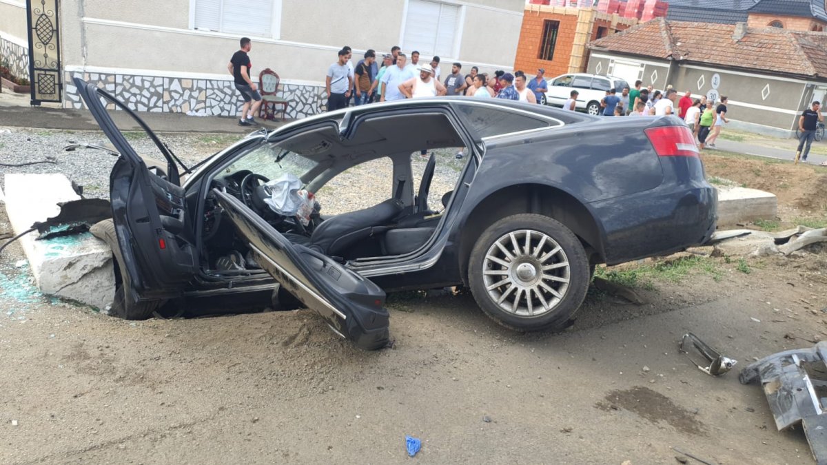 Accident grav cu două victime încarcerate la Șiria (FOTO/VIDEO) / UPDATE: Au fost implicate trei autoturisme 