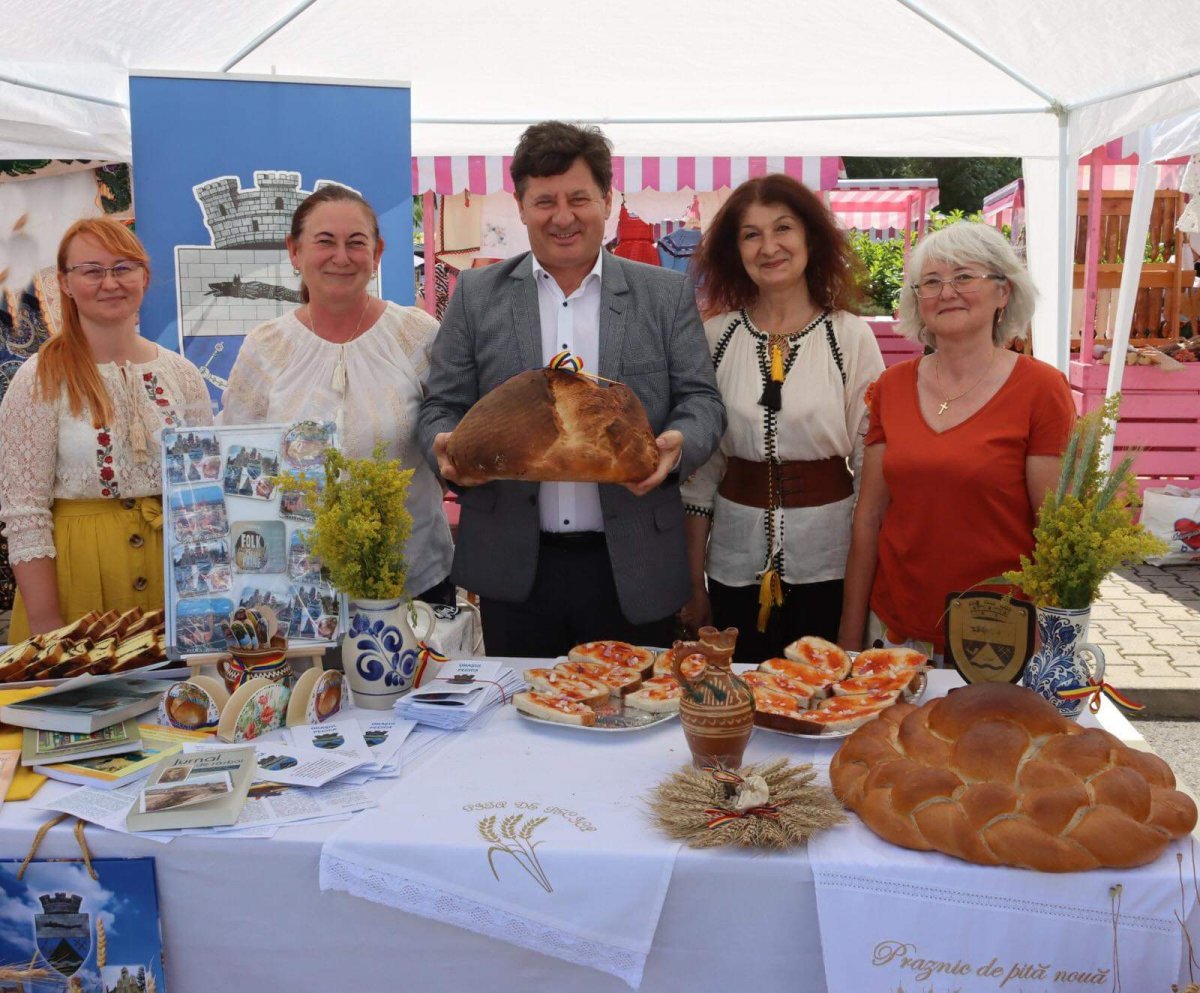Palm trees on Ghioroc Beach, traditional products and craft workshops, at Aradean Tourism Day (FOTO)