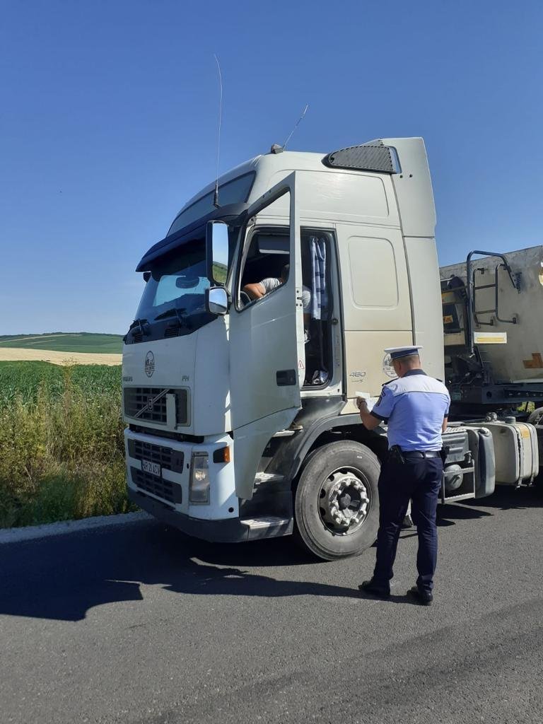 Razie a Poliției Rutiere în județ: cei vizați au fost transportatorii de marfă (FOTO)