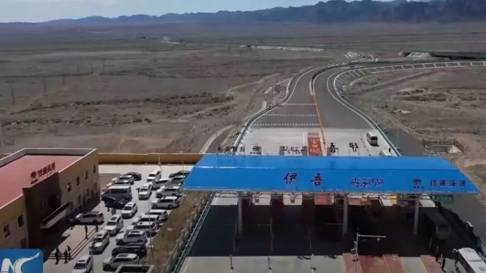 VIDEO | A fost inaugurată cea mai lungă autostradă din lume. Aproape 500 de km sunt prin deșert