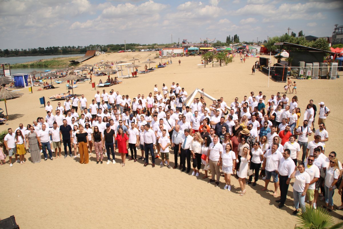 Tineretul liberal din Arad a fost prezent la deschiderea sezonului estival de la Ghioroc! 