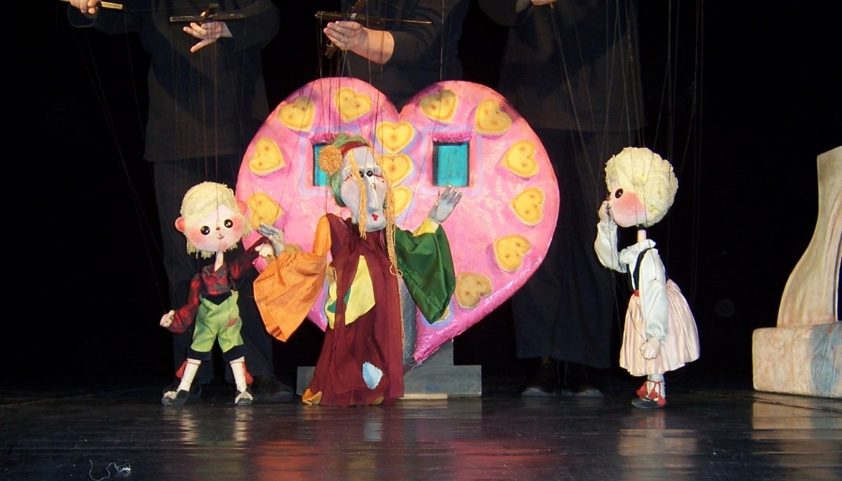 „Hansel și Gretel” – o nouă întâlnire de poveste, pe scena de la Marionete