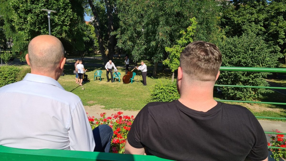 „La băncuțe”: Filarmonica cântă în Parcul Mihai Eminescu