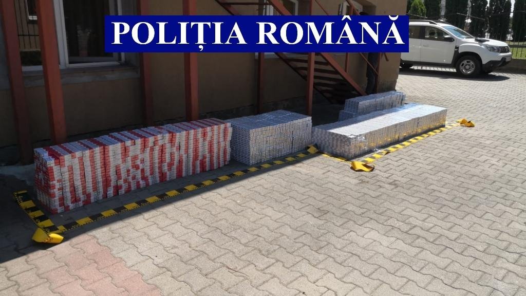 Arădean reținut pentru contrabandă. Ce au ridicat polițiștii din mașina sa (FOTO)