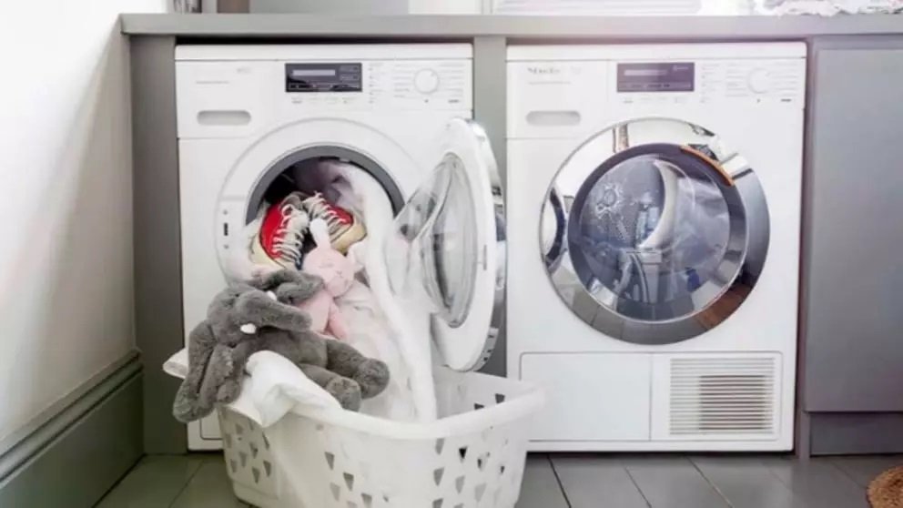 Cum să scoți rufele CĂLCATE direct din mașina de spălat. Trucul genial care face înconjurul lumii - VIDEO