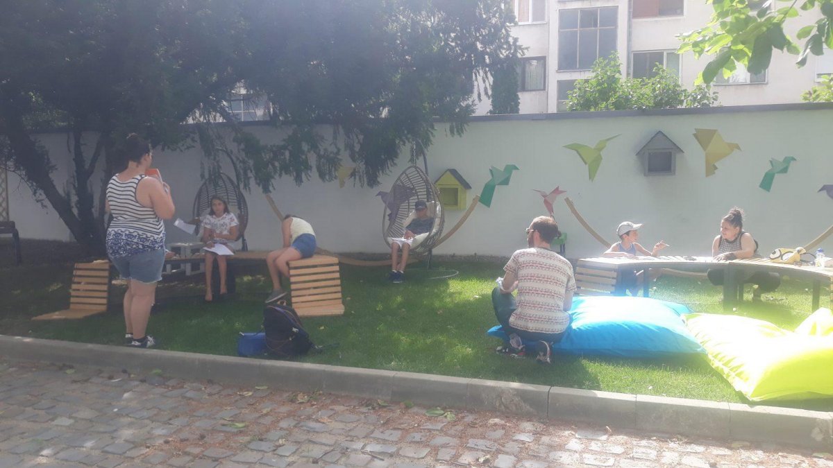 Activități de vară pentru copii: două luni pline de mini-ateliere artistice și creative în Grădina de Lectură