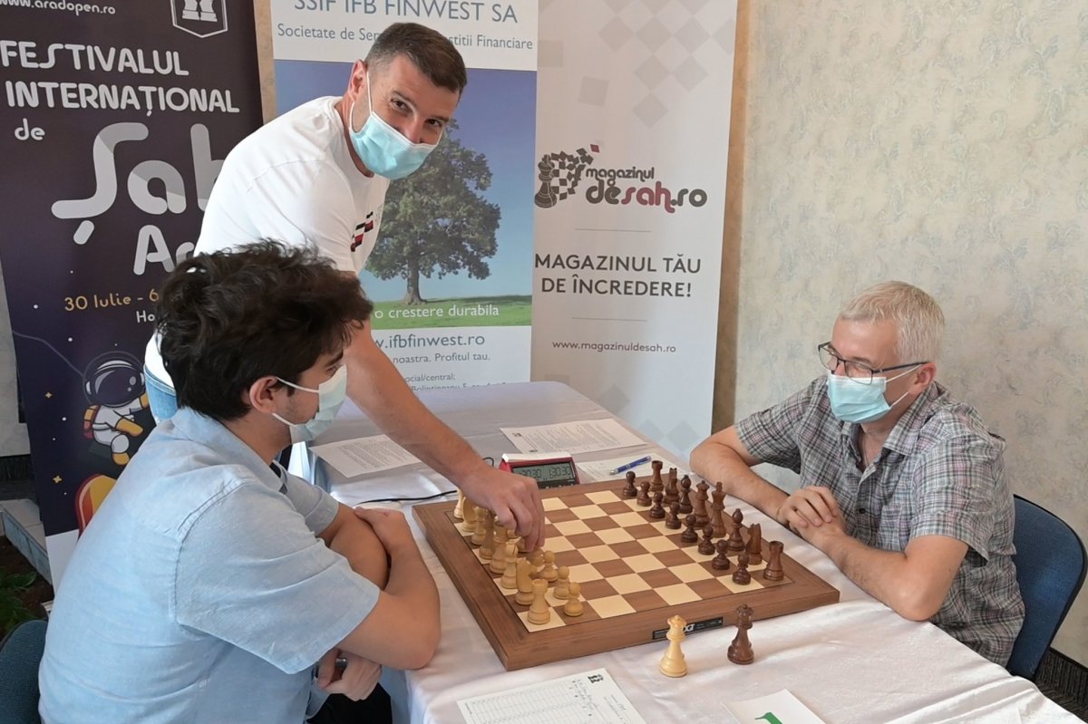 Timișoreanul Marius Manolache conduce la Arad Open. Laszlo Balint a efectuat mutarea festivă în runda cu numărul șase a Festivalului de Șah
