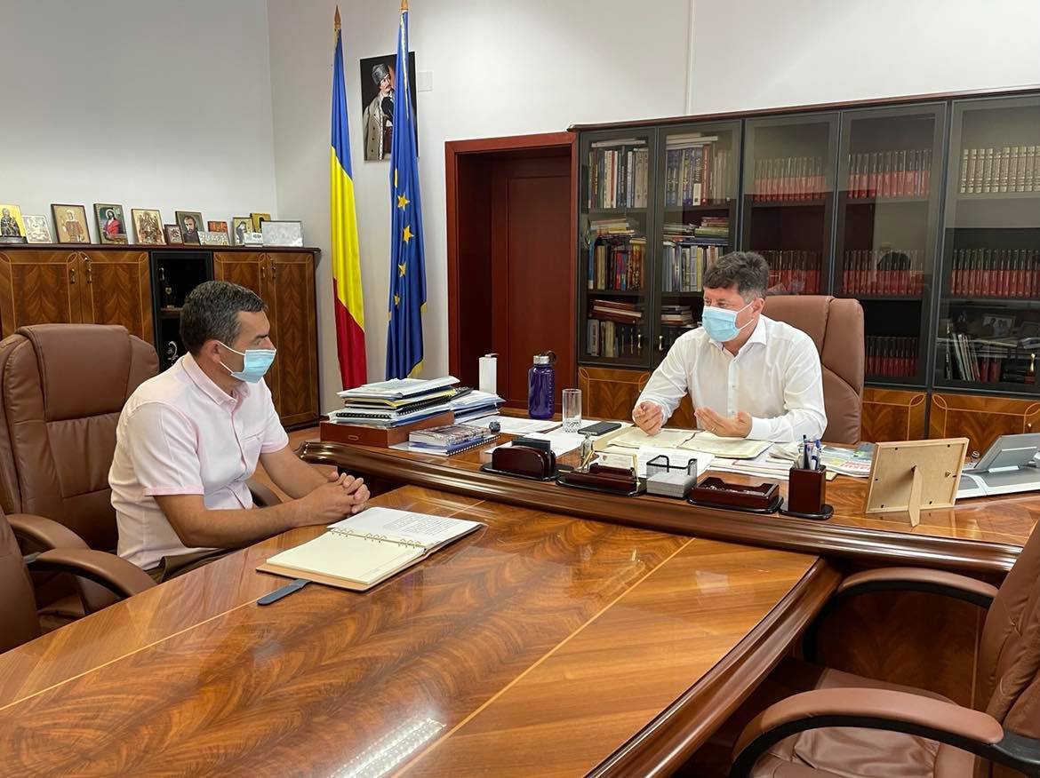 Președintele  CJA, Iustin Cionca, și primarul comunei Sintea Mare, Ciprian Ban, au avut o întâlnire de lucru pe tema proiectelor locale