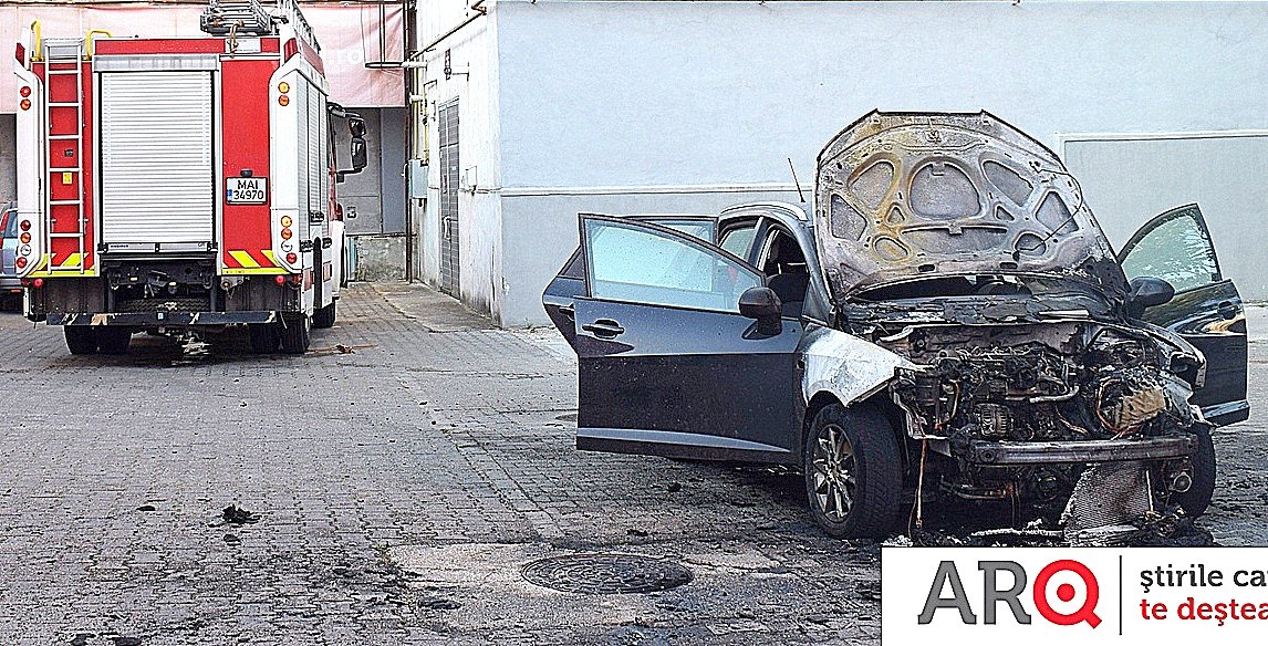 Piromanul lovește din nou?! Un SEAT a luat foc la Piața UTA!