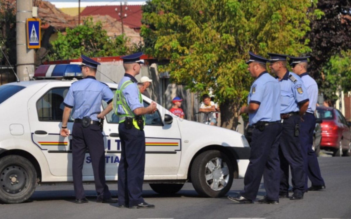 Recomandări pentru un weekend în siguranță. Polițiștii vor fi prezenți la evenimente prilejuite de sărbătoarea Adormirii Maicii Domnului și Festivalul „Arad Open Air”