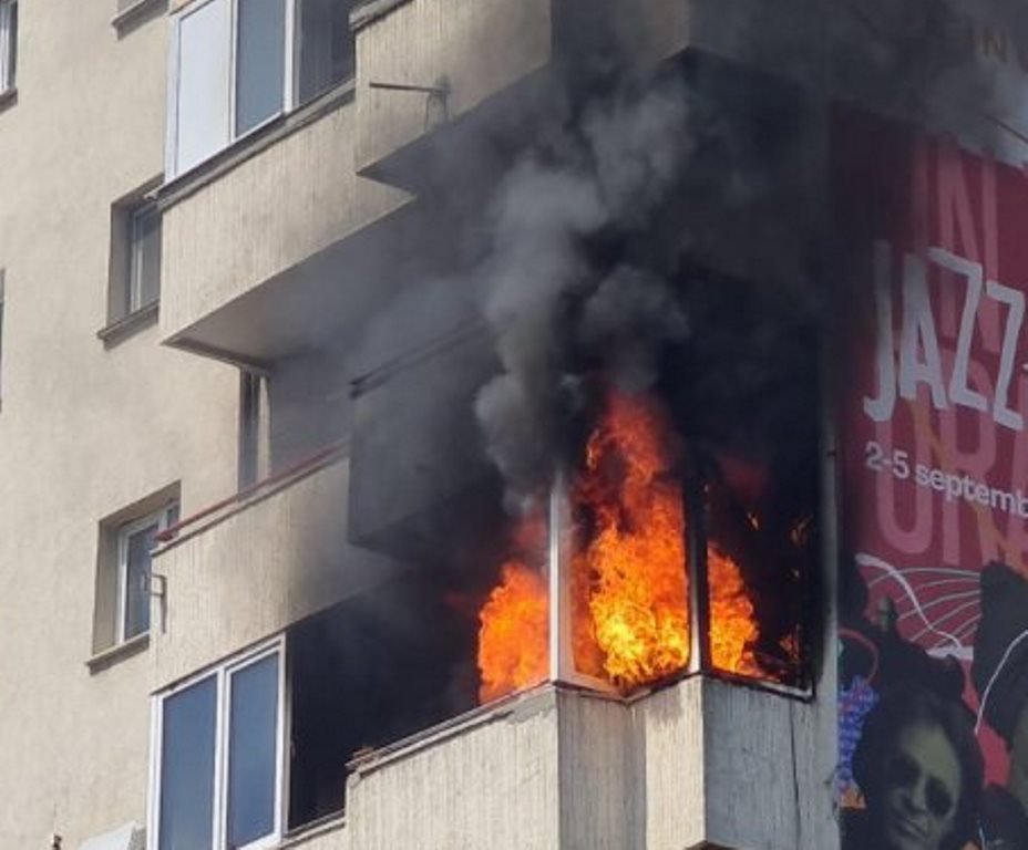 Atenţie la TERMOPANE: un apartament de bloc a luat FOC din cauza efectului de... lupă al geamurilor (VIDEO)