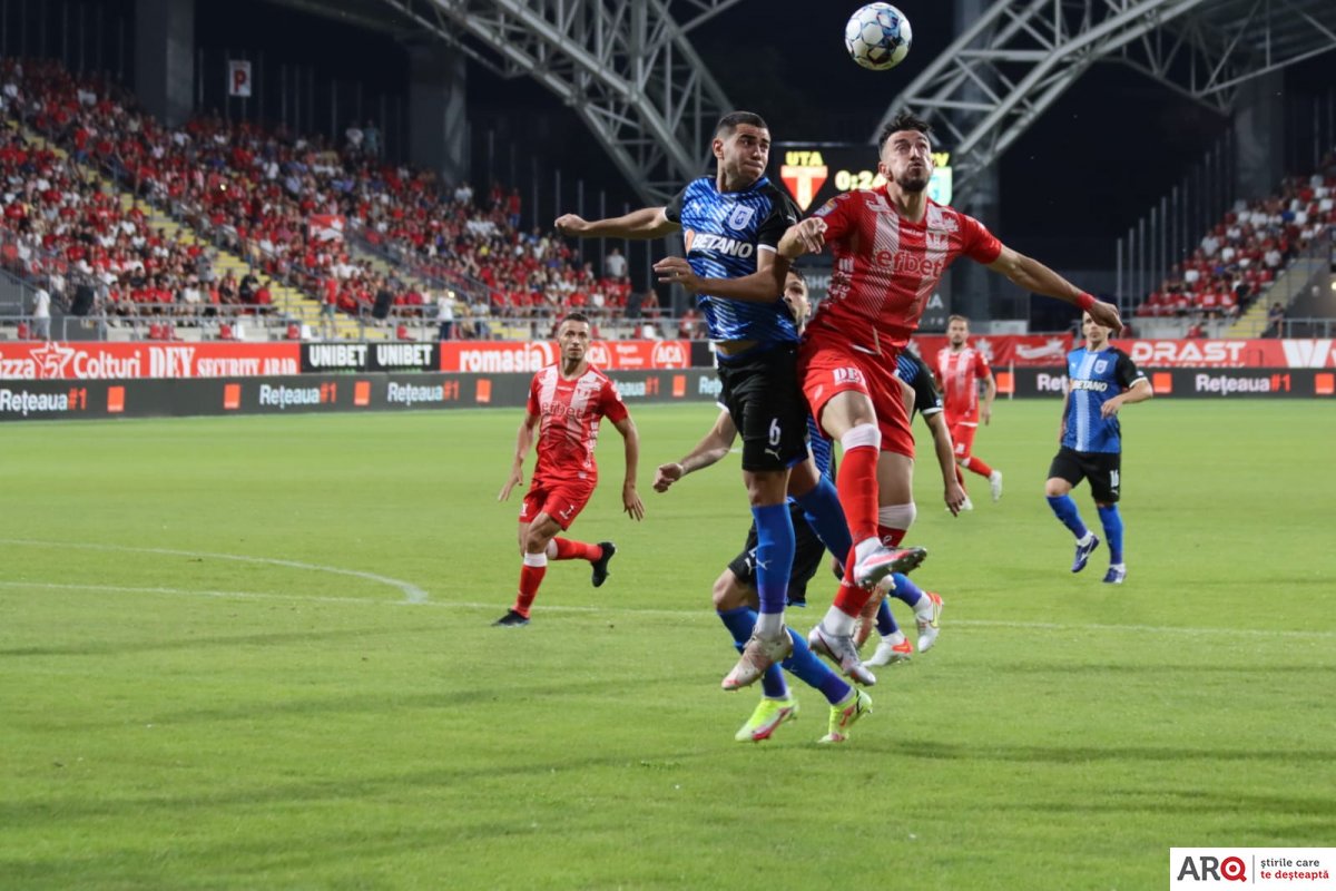 Gyuszi, peste Reghe; UTA câştigă cu 1-0 partida cu Universitatea Craiova, după un meci de luptă (FOTO)