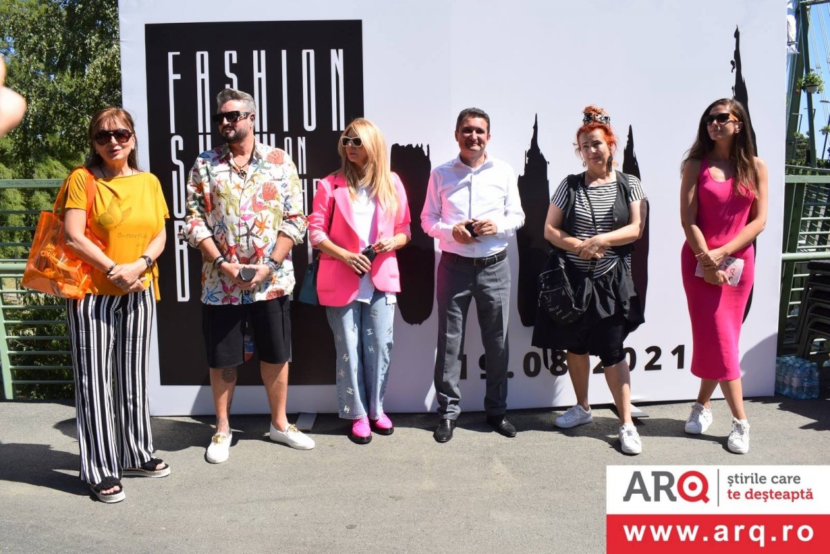 Fashion Show On The Bridge: concept unic în Europa şi chiar în lume