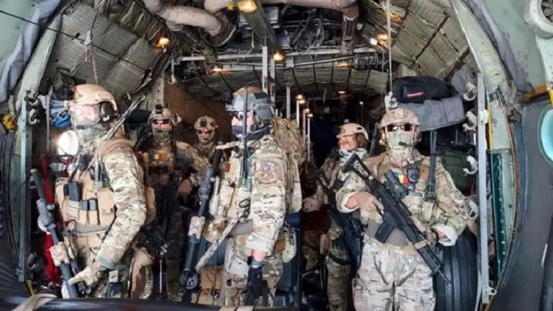 Încă un român, extras din Afganistan. Alți români care ar fi vrut să fugă din Kabul nu au putut ajunge la aeroport - IMAGINI din cadrul operațiunii