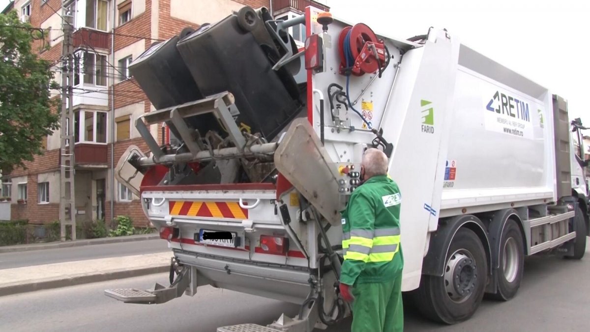 Consilierii vor vota aprobarea unor modificări aduse tarifelor de colectare a deșeurilor