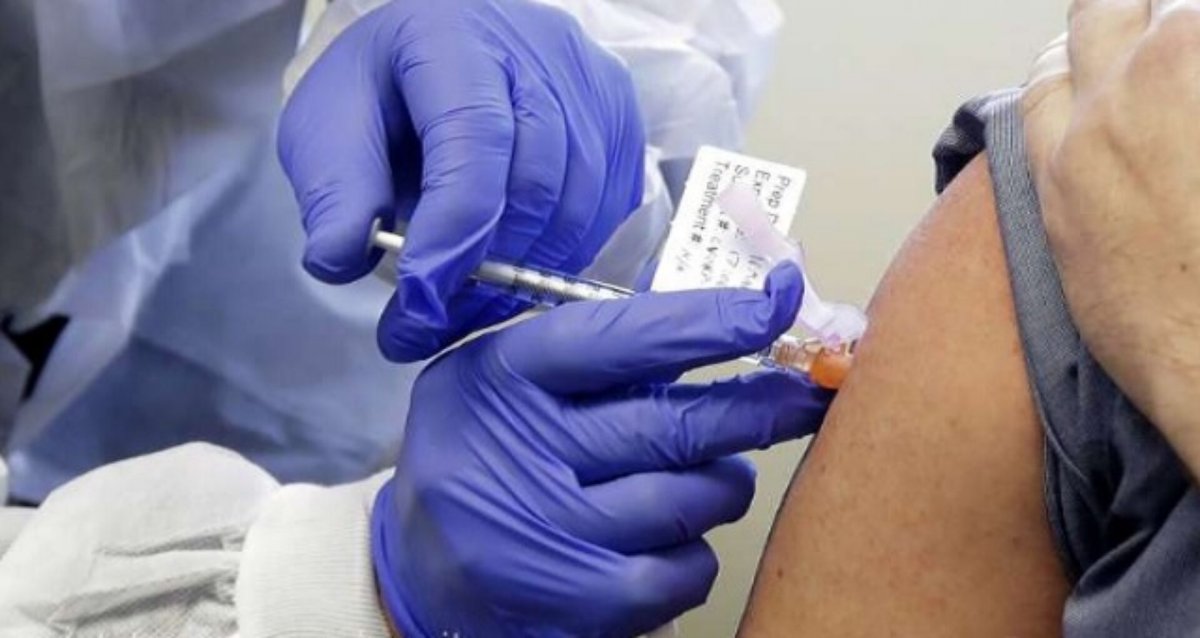 Bărbat vaccinat de cinci ori cu trei tipuri de seruri; s-ar fi vaccinat din nou, dar a fost prins (VIDEO)