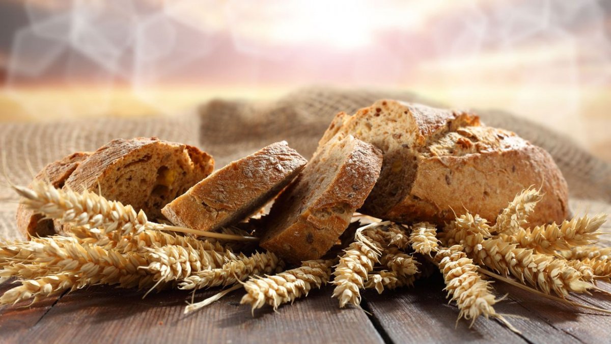 Pâinea şi produsele de panificaţie s-ar putea scumpi în ciuda producţiei record de grâu în România. Avertismentul ministrului Agriculturii