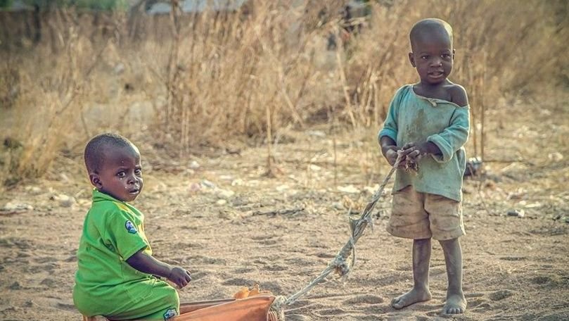 Schimbările climatice au cauzat foametea din Madagascar. Oamenii mănâncă lăcuste și frunze de cactus pentru a supraviețui