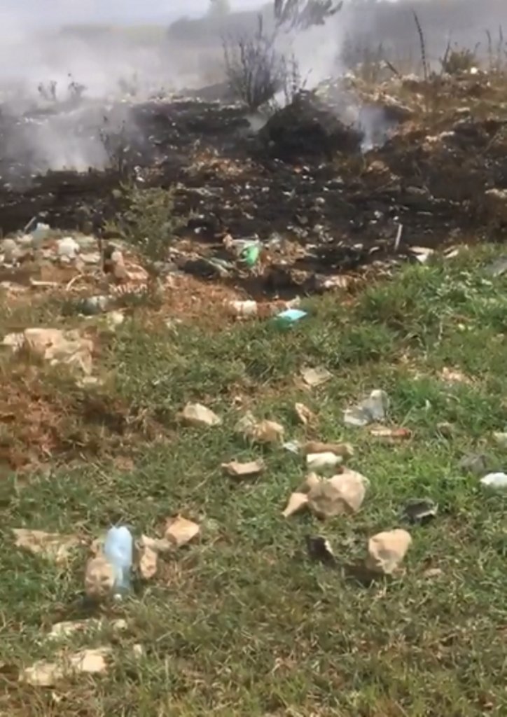 Cu cât a fost amendat un agent economic din Sebiş pentru un teren plin de gunoaie care ardeau (VIDEO)