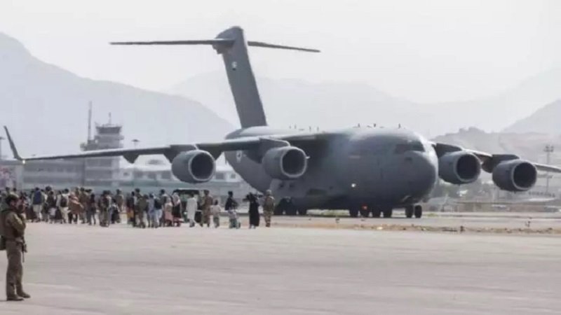 Cel puțin cinci rachete au fost lansate către aeroportul din Kabul - Situația în Afganistan devine și mai tensionată