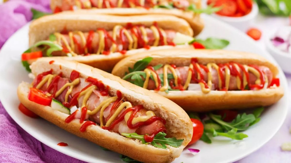 Cu cât îți scurtează viața un hotdog - Rezultatele SURPRINZĂTOARE ale unui studiu american