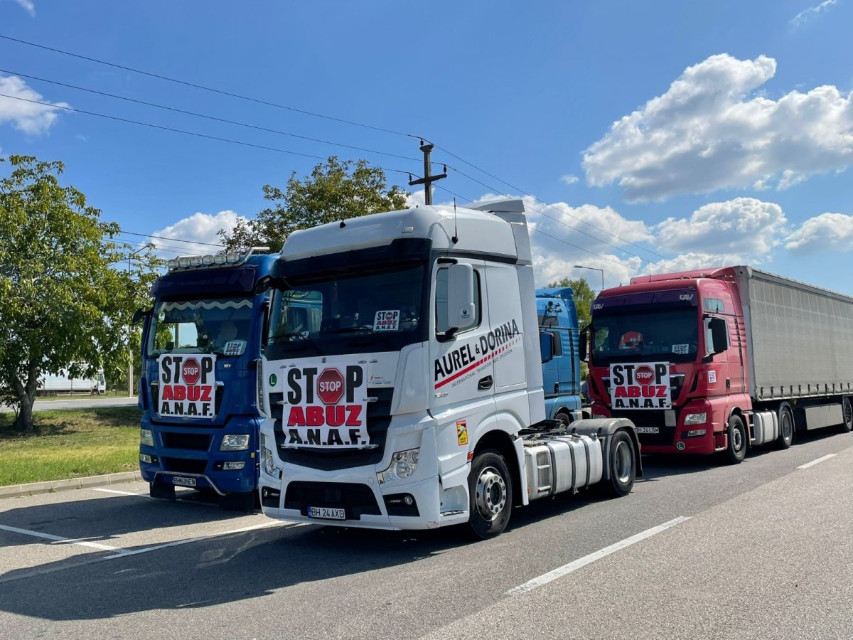 Aproape 400 de transportatori protestează astăzi în Arad și Oradea. Ei își simt amenințate locurile de muncă (VIDEO)