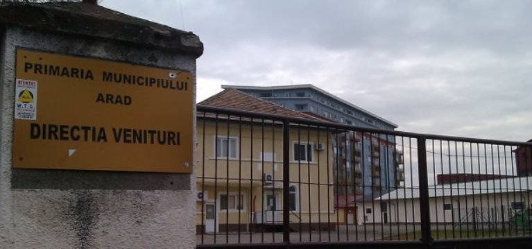 Câţi arădeni sunt cu impozitele la zi, câţi au plătit cu anticipaţie şi câţi sunt restanţieri; la sfârşitul lunii vine scadenţa pentru semestrul al doilea