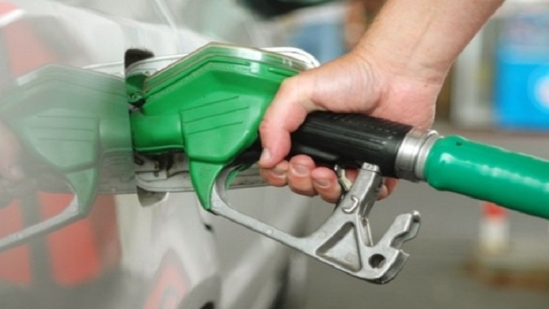 Prețuri-șoc la carburanți, în România. Litrul de benzină ar putea ajunge la un nou record