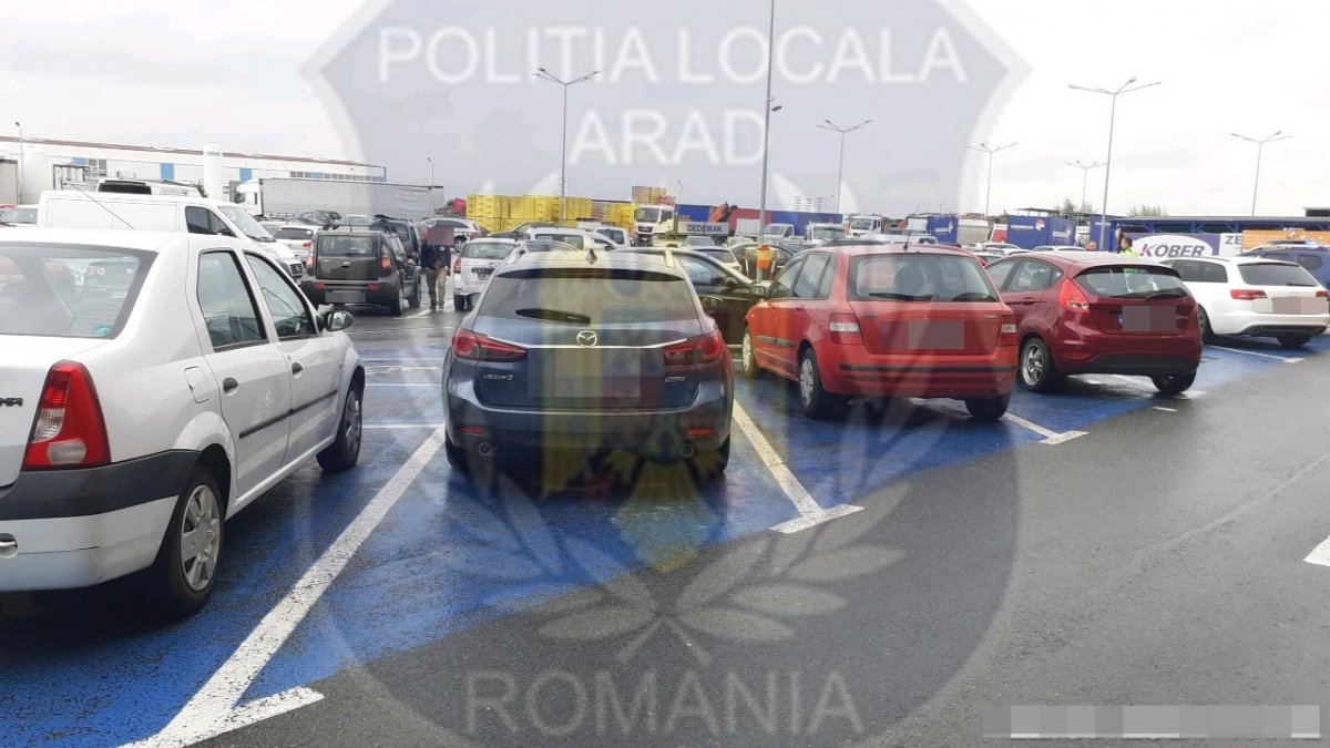 Amenzi pentru șoferii care au parcat fără drept pe locurile destinate persoanelor cu dizabilități 