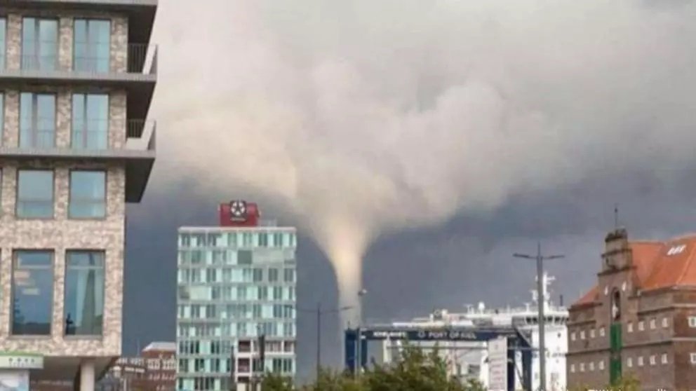 O tornadă a făcut ravagii, în Germania. Cel puțin 7 răniți, acoperișuri smulse de vântul puternic