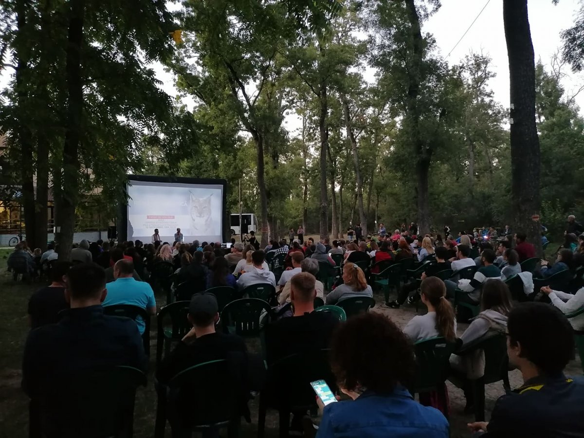 Sute de arădeni au vizionat, duminică seara, la Centrul de Vizitare Ceala al Parcului Natural Lunca Mureșului, documentarul „România Sălbatică”