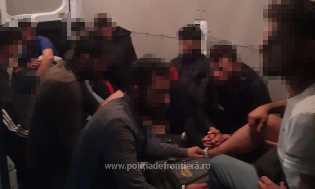 Douăzeci de turci și afgani depistați de polițiștii de frontieră de la Vărșand (VIDEO)