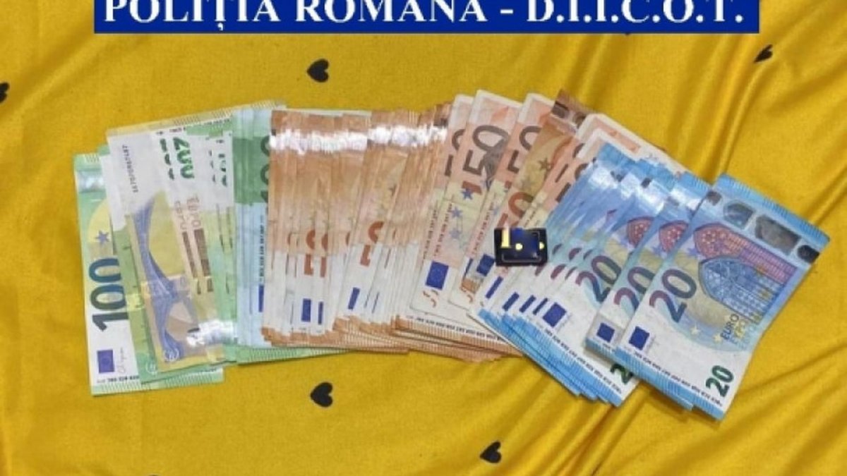 O grupare de traficanți români a primit jumătate de milion de Euro de la migranți afgani pentru a-i trece granița în Europa de Vest