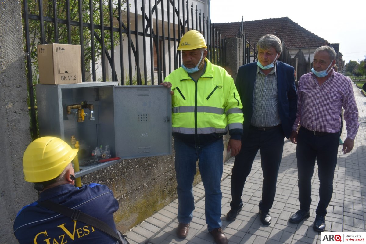 O zi istorică pentru comuna Cermei - primele branșamente la reţeaua de gaz (FOTO şi VIDEO)