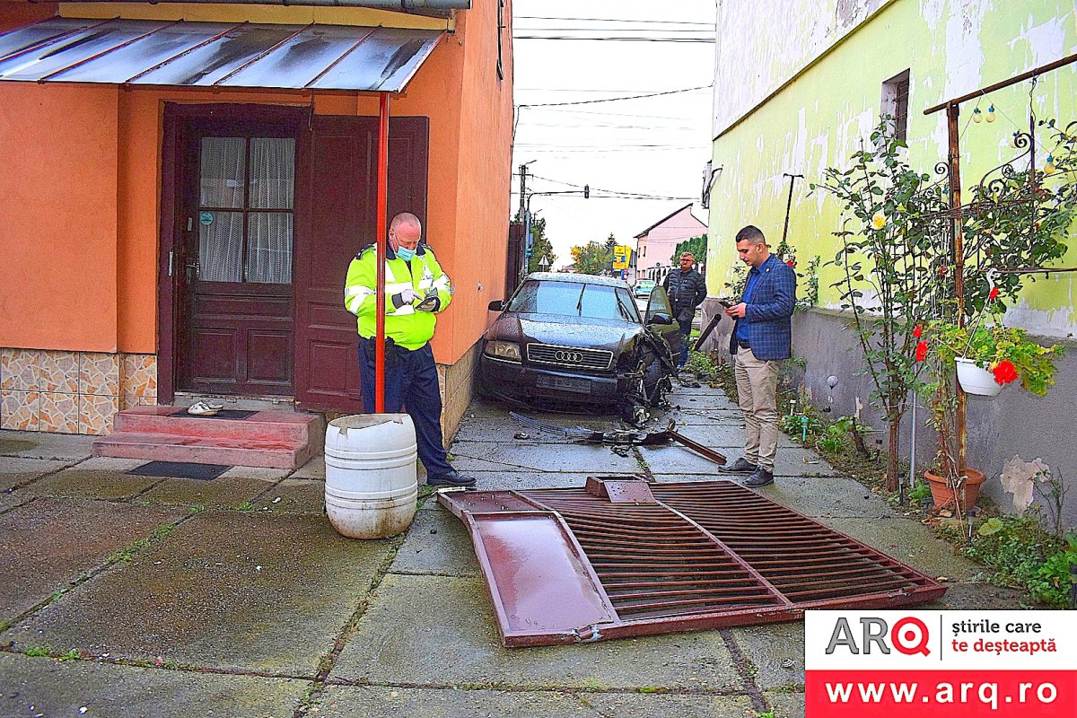 O bunicuță de 80 de ani din Grădiște s-a trezit dimineața cu un ditamai AUDI în curte