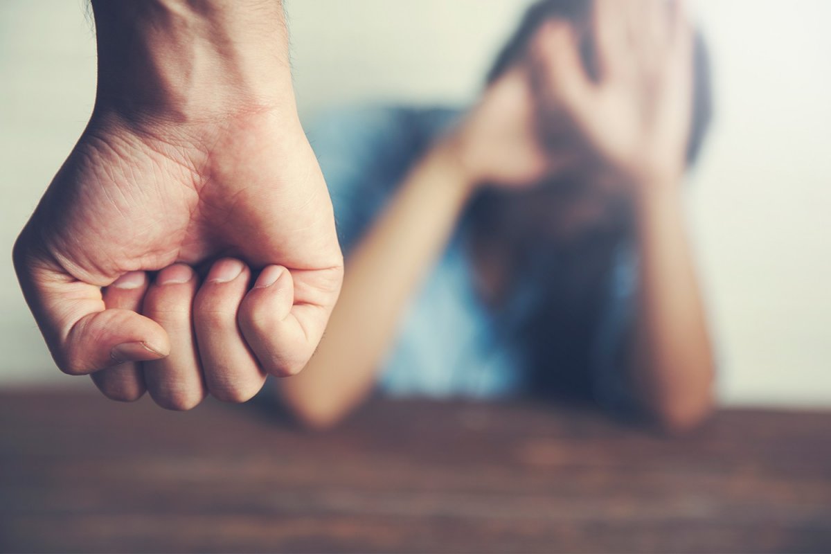 Un ineuan riscă să rămână o lună după gratii pentru violență în familie