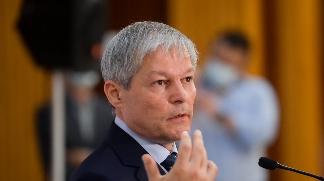 Lista miniştrilor cu care defilează Cioloş în Parlament 