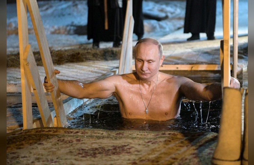 Vladimir Putin crede în COVID-19 şi intră în izolare, cu toate că este VACCINAT