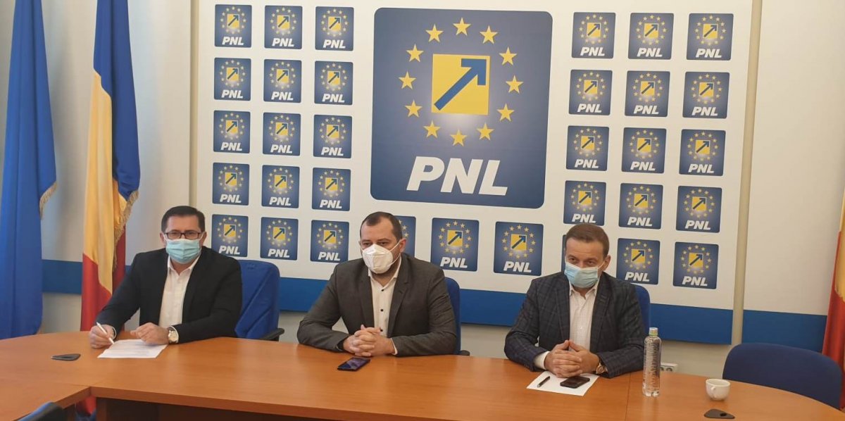 O echipă pentru Nădlac: primarul Ioan Radu Mărginean și Mircea Onea, preşedintele organizaţiei locale a PNL
