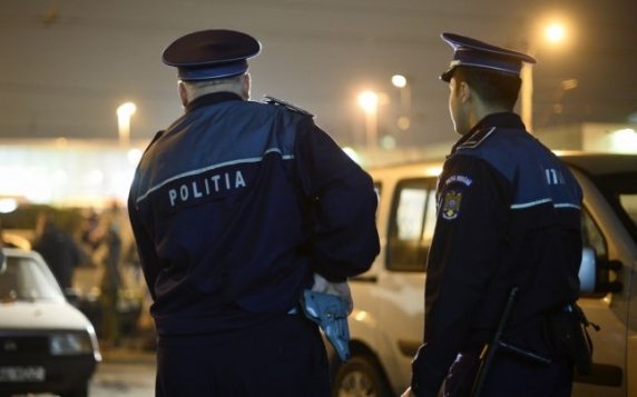 Furt în biserică: a fost reținut de polițiști după ce a furat o poșetă cu bani și acte