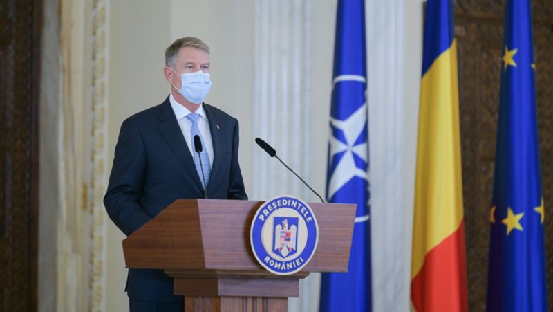 Klaus Iohannis: „Şcoala începe fizic de luni, vacanţa nu va mai fi prelungită”