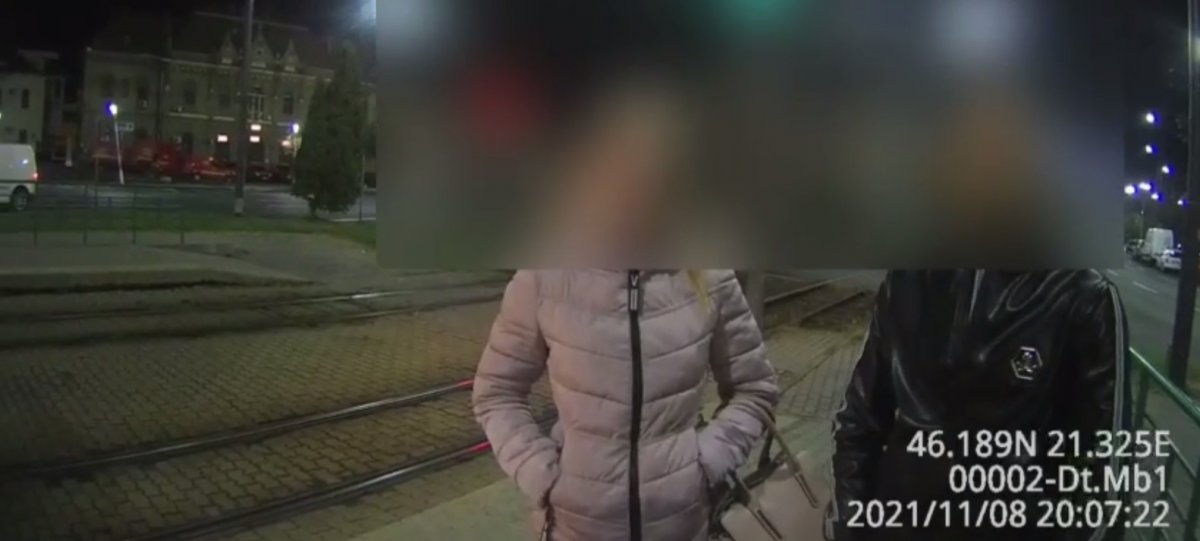 Un tânăr infectat cu SARS Cov-2 a fost depistat de jandarmi într-un tramvai din Arad. Nu purta nici masca de protecție (VIDEO)