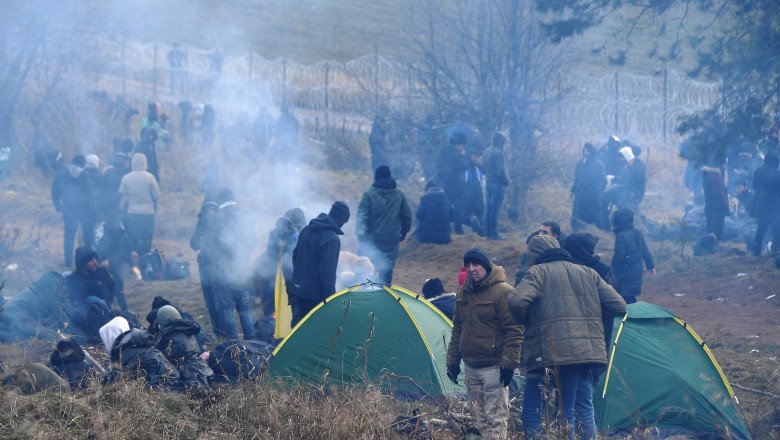 Migranții au atacat din nou granița UE. Polonia a adus noi trupe la frontiera cu Belarus