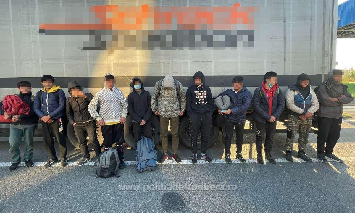 18 pakistanezi și afgani ascunşi printre profile metalice, opriți la PTF Nădlac II (VIDEO)