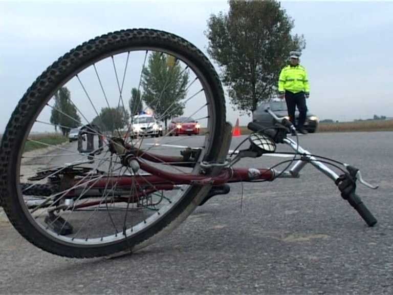 Un biciclist a fost accidentat mortal în afara orașului Ineu